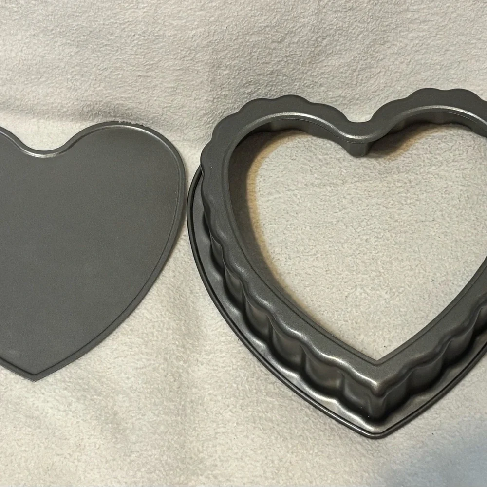 Williams-Sonoma Burgundy Ruffled Heart Cake Pan